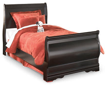 Load image into Gallery viewer, Huey Vineyard Full Sleigh Bed with Mirrored Dresser
