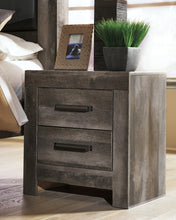 Load image into Gallery viewer, Wynnlow King Poster Bed with Mirrored Dresser, Chest and 2 Nightstands

